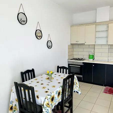 Easy Aparthotel 3*
